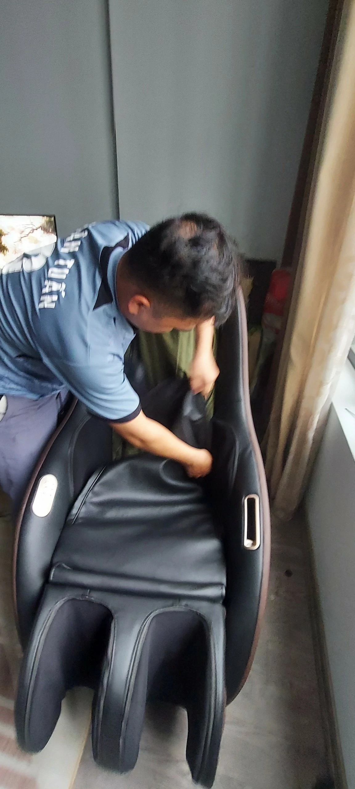 Bọc da mới cho ghế massage